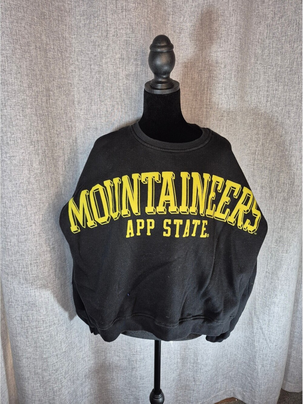Size Medium Pressbox Appalachian State Mountaineers Black Oversized Sweatshirt
